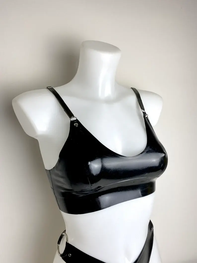 Latex bra with adjustable straps and zipper in any colour